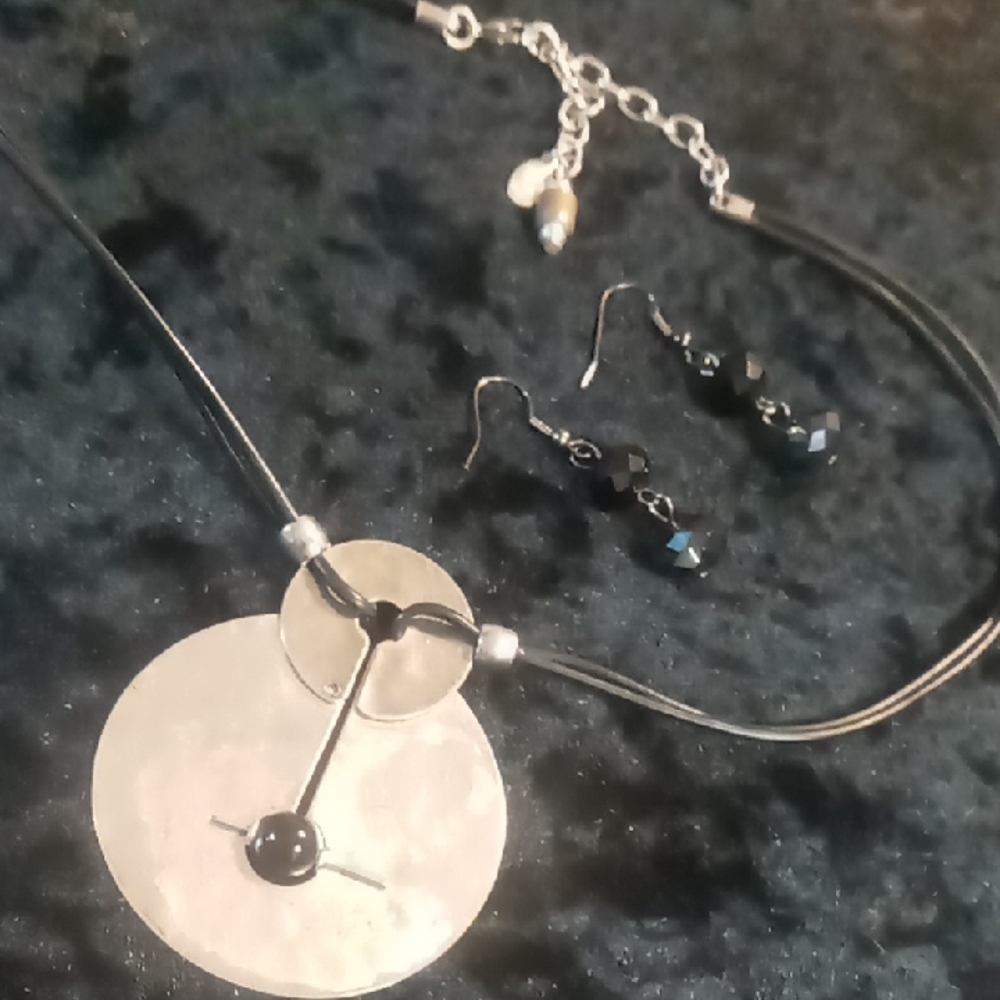 Baer Sf Silver and Black Necklace Set